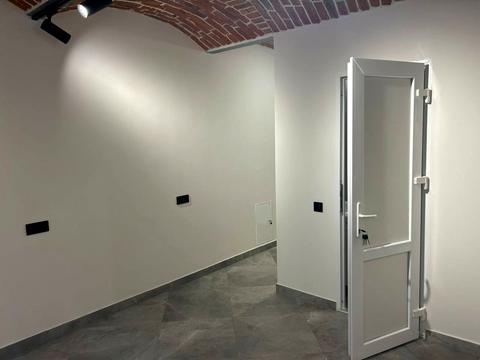 комерційна за адресою Звенигородська пл., 5