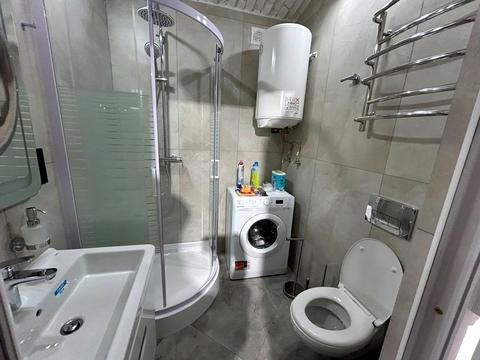 комерційна за адресою Звенигородська пл., 5