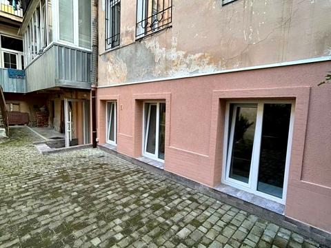 комерційна за адресою Звенигородська пл., 5