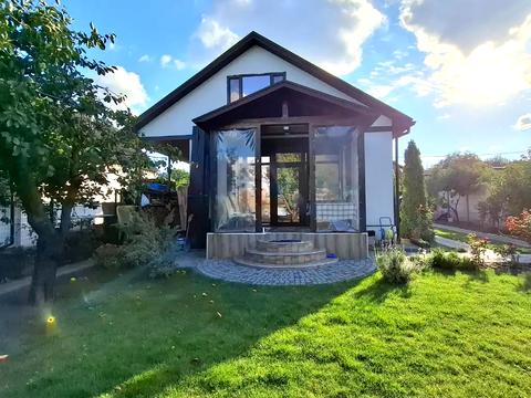 будинок за адресою Набережна