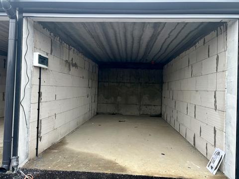 паркоместо по адресу Миколи Сингаївського ул. (Ново-Оскольская), 14