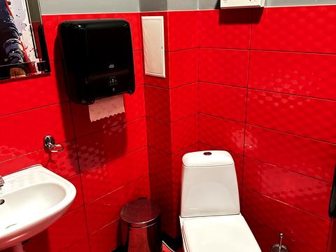 комерційна за адресою Нескорених вул., 14