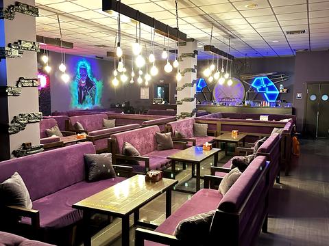 комерційна за адресою Нескорених вул., 14