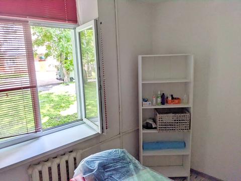 комерційна за адресою Кам'янецька вул., 118