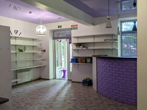 комерційна за адресою Кам'янецька вул., 118