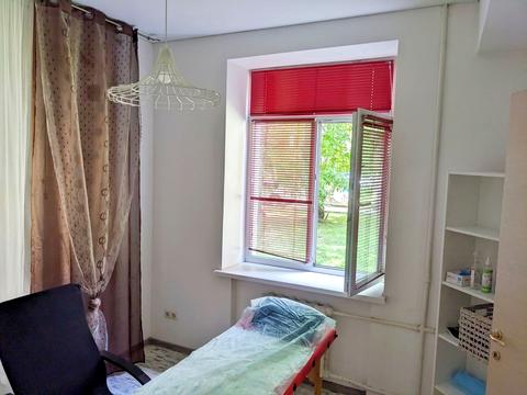 комерційна за адресою Кам'янецька вул., 118