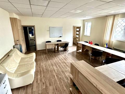 комерційна за адресою Університетська вул., 2-Г