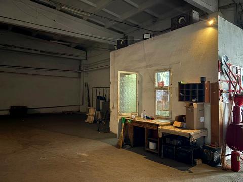 комерційна за адресою Максимовича вул., 8