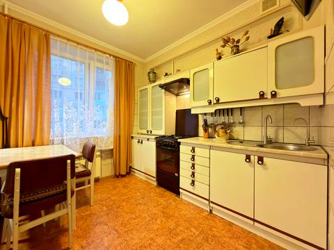 квартира за адресою Віктора Чукаріна вул., 8