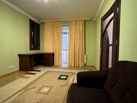 квартира за адресою Максима Рильського вул., 8