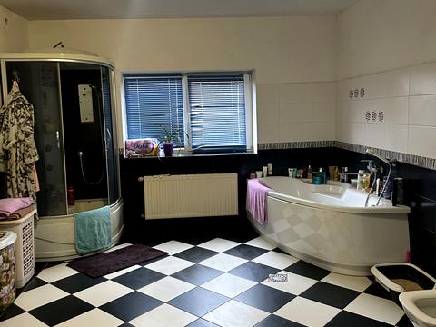 будинок за адресою Збройних Сил України вул. (Миру)