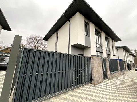 будинок за адресою с. Петропавлівська борщагівка, Івана Багряного вул.