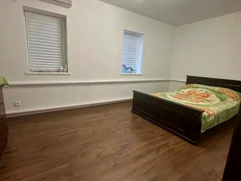 будинок за адресою Сухомлинського