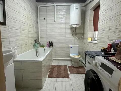 будинок за адресою Сухомлинського