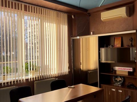 комерційна за адресою Добровольців вул. (Маршала Говорова), 18