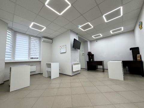 комерційна за адресою Андрія Малишка вул. (Льва Толстого), 81