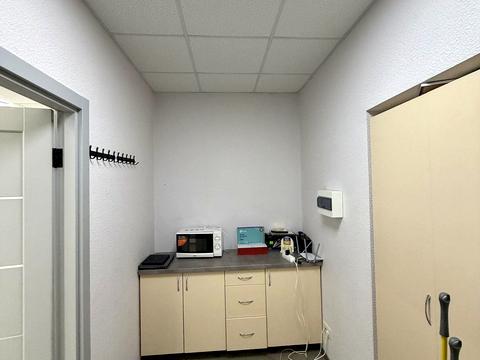 комерційна за адресою Андрія Малишка вул. (Льва Толстого), 81