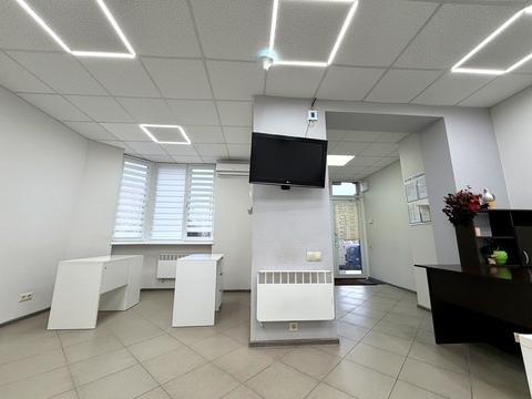 комерційна за адресою Андрія Малишка вул. (Льва Толстого), 81