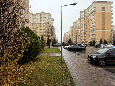 комерційна за адресою Андрія Малишка вул. (Льва Толстого), 81