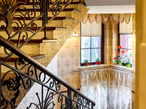 комерційна за адресою Євгена Коновальця вул., 13