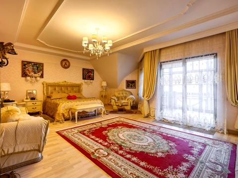 комерційна за адресою Євгена Коновальця вул., 13