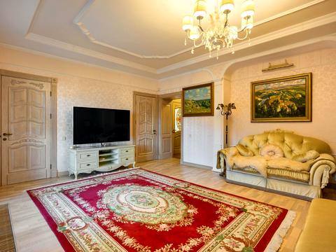 комерційна за адресою Євгена Коновальця вул., 13