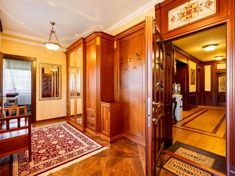 комерційна за адресою Євгена Коновальця вул., 13