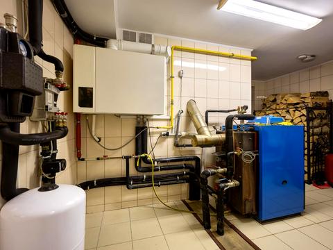 комерційна за адресою Євгена Коновальця вул., 13