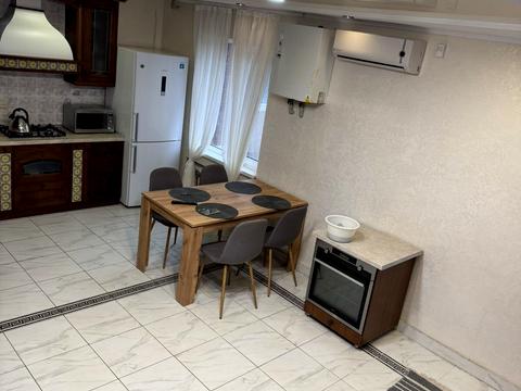 будинок за адресою Молодіжна вул., 25