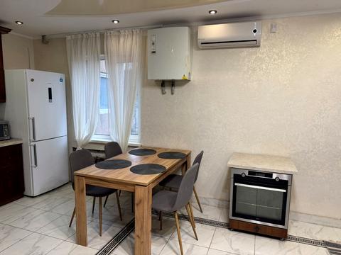 будинок за адресою Молодіжна вул., 25