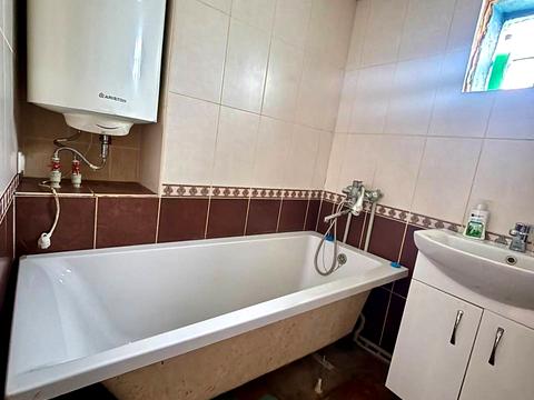 будинок за адресою Центрова