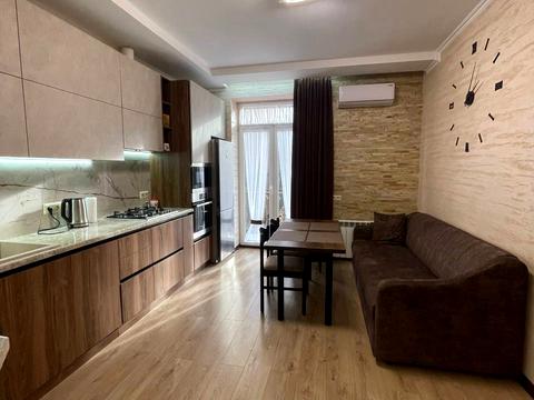 квартира за адресою Академіка Володимира Гнатюка вул. (), 3