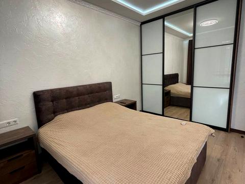 квартира за адресою Академіка Володимира Гнатюка вул. (), 3