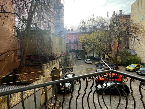 квартира за адресою Академіка Володимира Гнатюка вул. (), 3