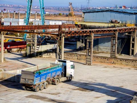 комерційна за адресою Локомотивна вул., 38