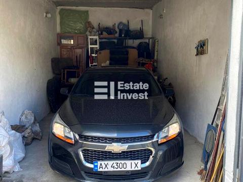 паркомісце за адресою Кримська вул., 8Б