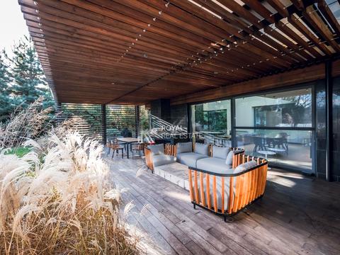 будинок за адресою Центральна, 1