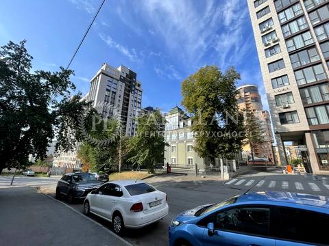 комерційна за адресою Василя Тютюнника вул. (Анрі Барбюса), 28б