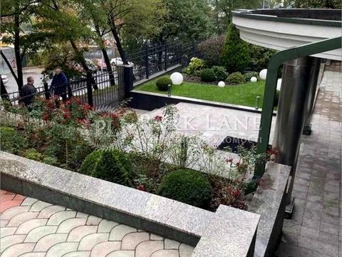 комерційна за адресою Василя Тютюнника вул. (Анрі Барбюса), 28б