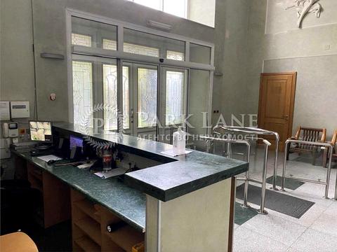 комерційна за адресою Василя Тютюнника вул. (Анрі Барбюса), 28б