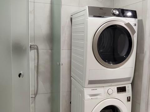 квартира за адресою Домбровського вул., 3-В, корпус  1-4