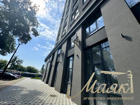 комерційна за адресою Любомира Гузара просп. (Космонавта Комарова), 15