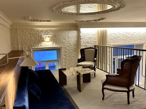 комерційна за адресою Саксаганського вул., 33