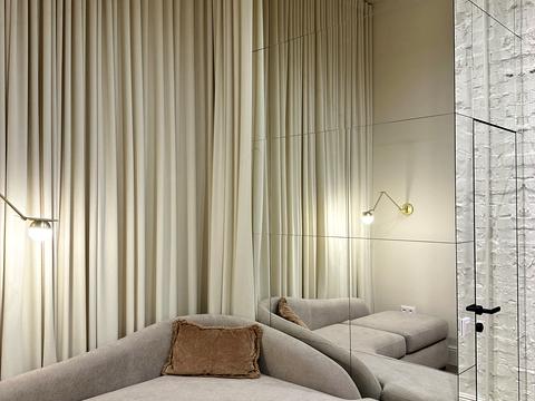 комерційна за адресою Саксаганського вул., 33