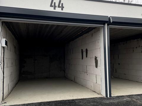 паркомісце за адресою Миколи Сингаївського вул. (Ново-Оскольська), 1-Л