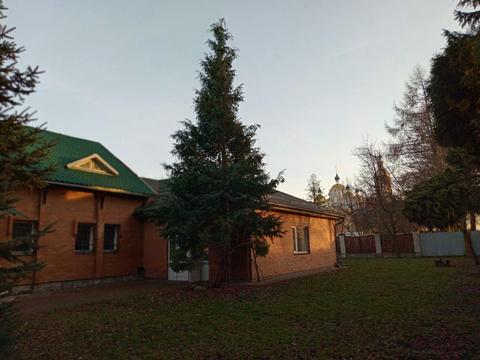 комерційна за адресою Олександра Олеся вул., 1