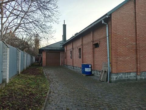 комерційна за адресою Олександра Олеся вул., 1