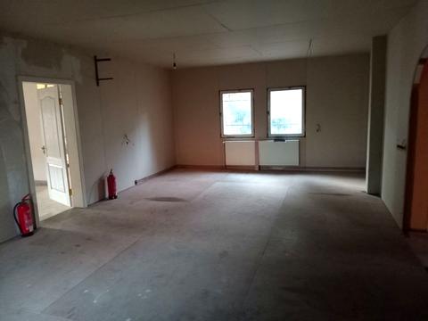 комерційна за адресою Олександра Олеся вул., 1