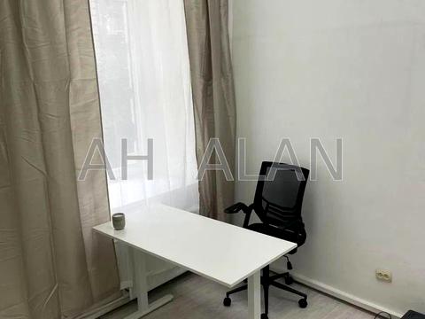 комерційна за адресою Богдана Хмельницького вул., 10А