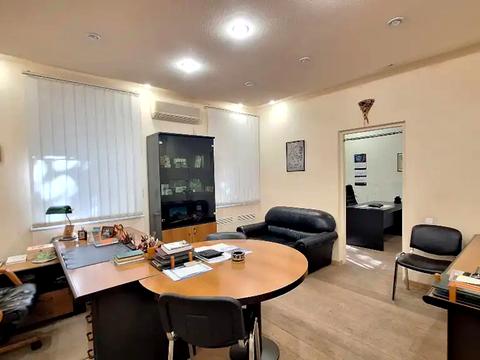 комерційна за адресою Шевченка вул., 18